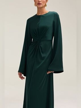 NWT Veiled Duha Satin Twist Front Maxi Dress - Emerald. Size Women’s Large